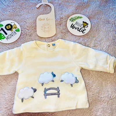 Pull bébé velours écru motif moutons 1 mois très bon état 🐑